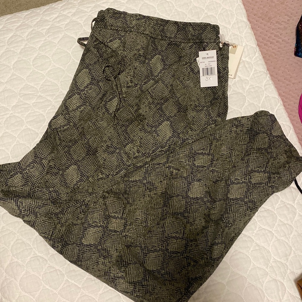 NWT Good American cargo pants size 3X.